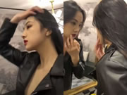 美女化妝